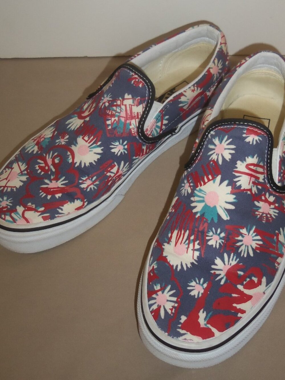 Vans Mens 7.5 Womens 9.0 Slip-Ons Blue Red Good Condition